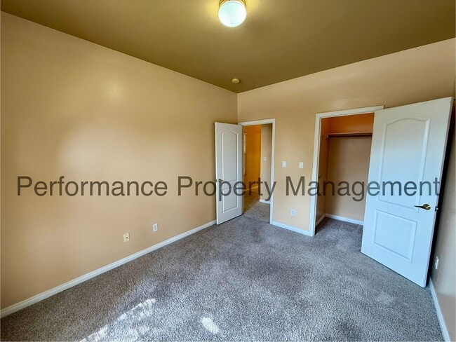 Building Photo - Stunning 4 Bed/2 Bath SW Bakersfield Home ...