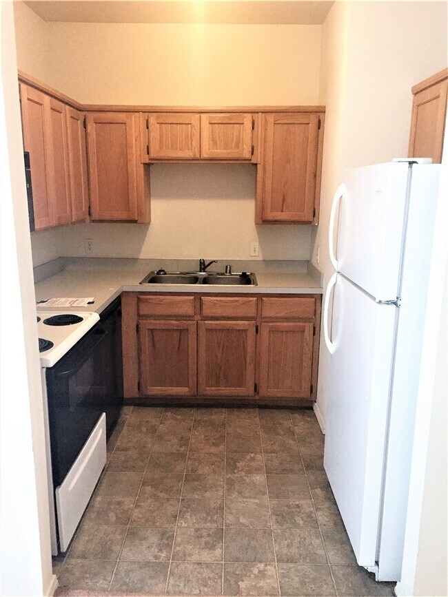 Building Photo - 1774 N Gregg Ave