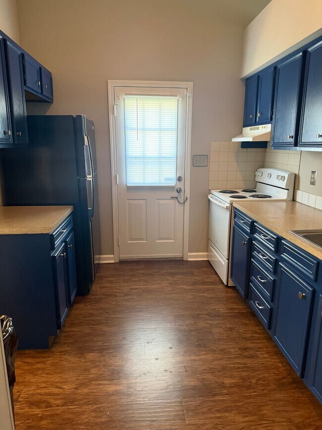 Building Photo - 1724 Carriage Cove Ln