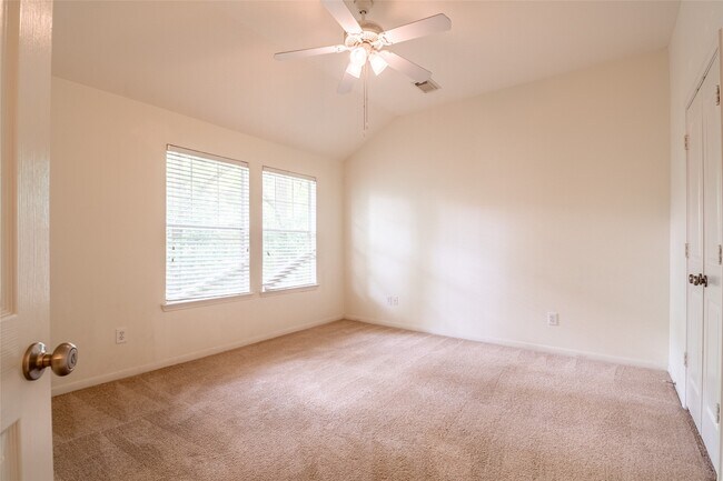 Building Photo - 16 Scarlet Woods Ct