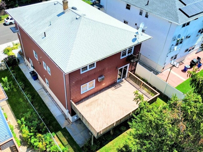 Building Photo - 295 Paulanne Terrace