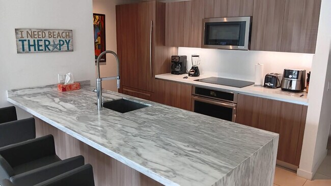 Building Photo - 401 N Birch Rd