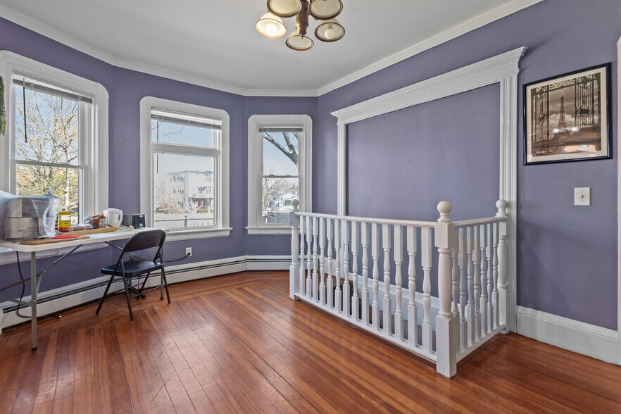 Building Photo - 10 Bainbridge Ave