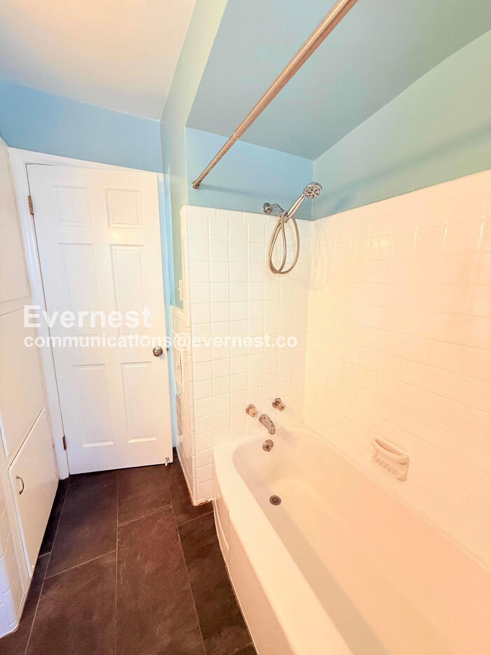 Building Photo - 605 N Dorchester Ave