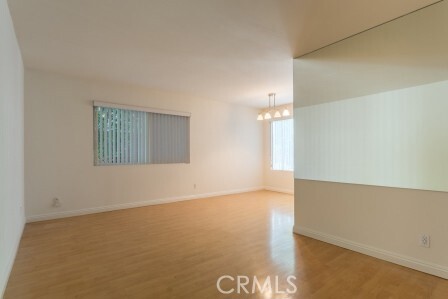 Building Photo - 972 Larrabee St