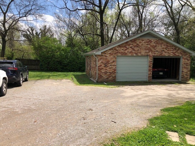 Building Photo - 3834 Granny White Pike