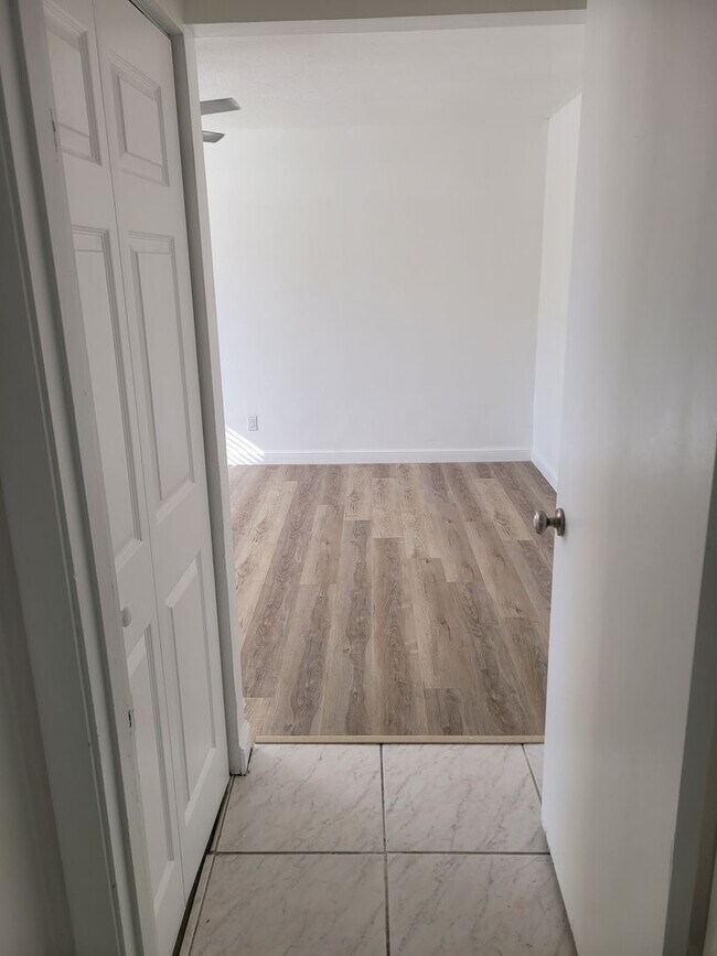 Building Photo - FOR RENT!!! BEAUTIFUL AND SPACIOUS 1 BED 1 BATH CONDO (MOVE IN SPECIAL)...