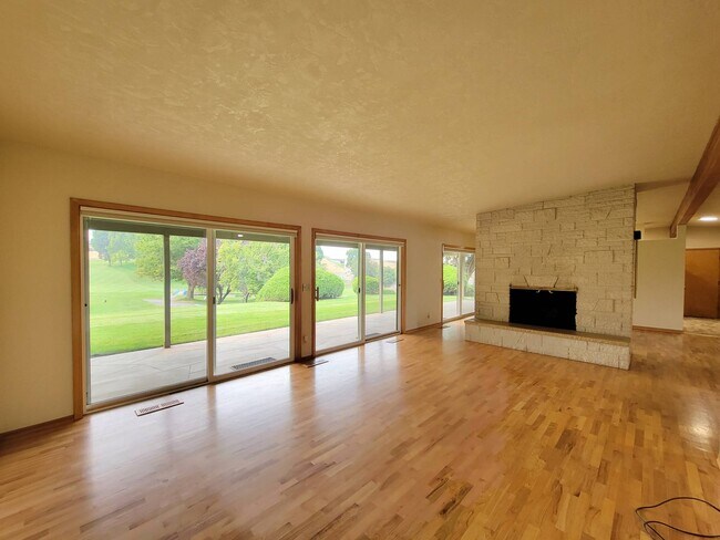 Building Photo - 305 N Quincy Pl