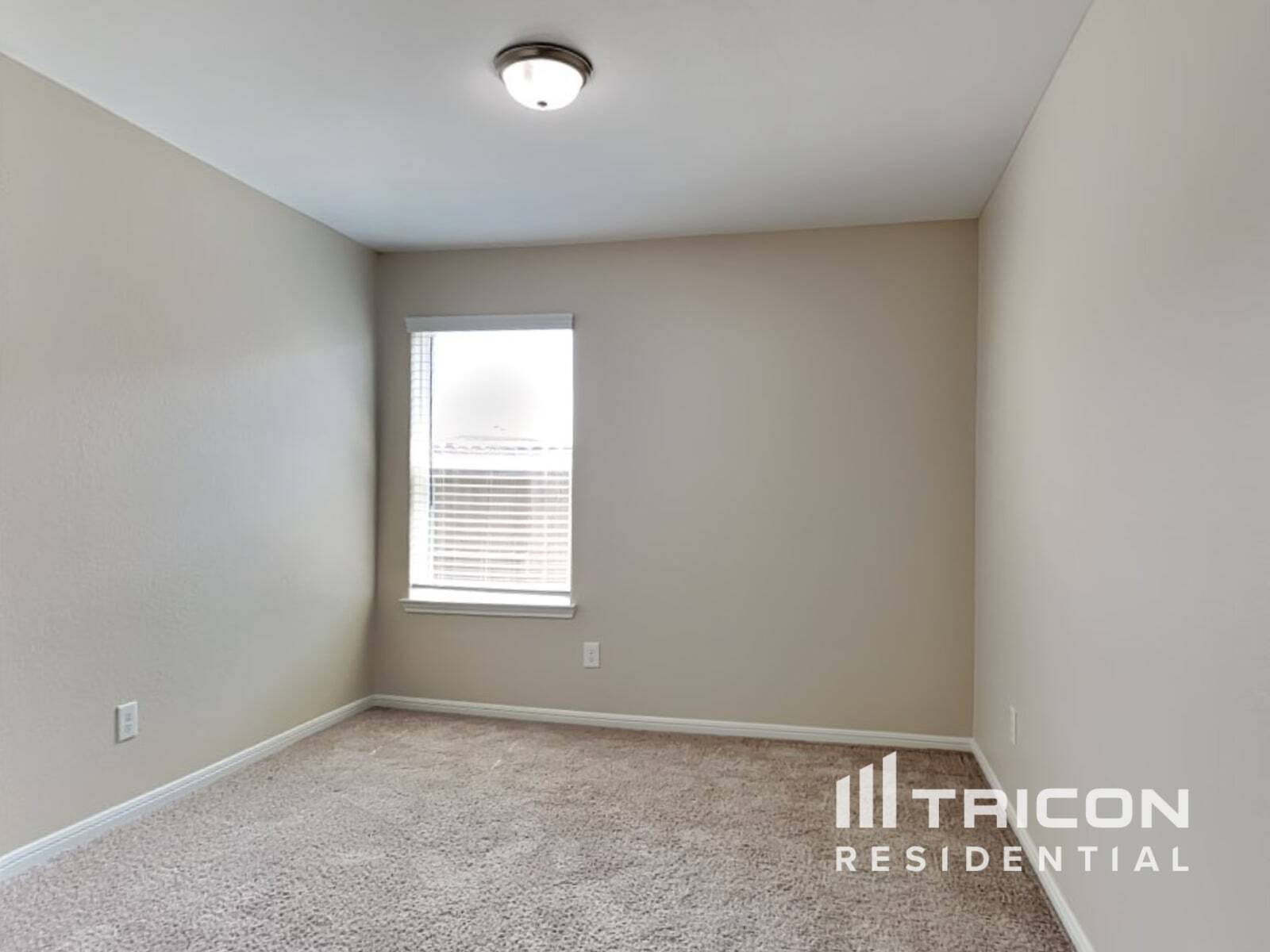 Building Photo - 308 Summer Horse Dr