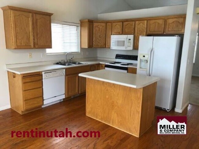 Building Photo - Former Model home in Layton For Rent!