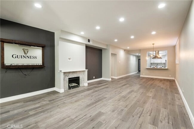 Building Photo - 1305 N Columbus Ave