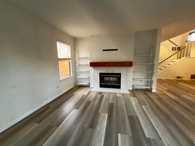 Building Photo - 479 Tioga Ct