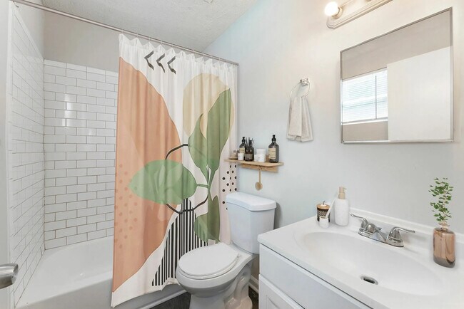 Building Photo - Room in Apartment on Mt Zion Rd