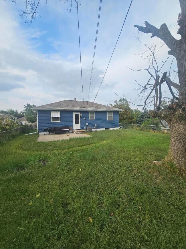 Building Photo - 3205 Emmet St