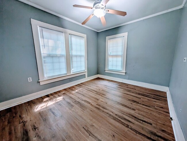 Building Photo - Available Early July - Cute Home on Texas Side