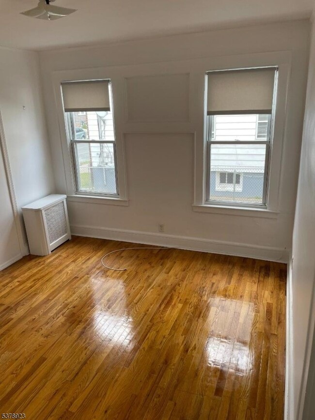 Building Photo - 14 Nelson Pl