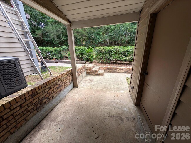 Building Photo - 9111 Sharonbrook Dr