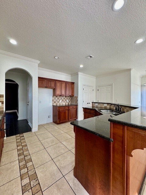 Building Photo - 601 Auburn St