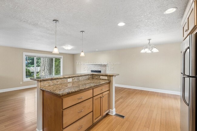 Building Photo - Inviting West Linn 4 Bed Home with Wood Fireplace, Deck, and 2-Car Garage