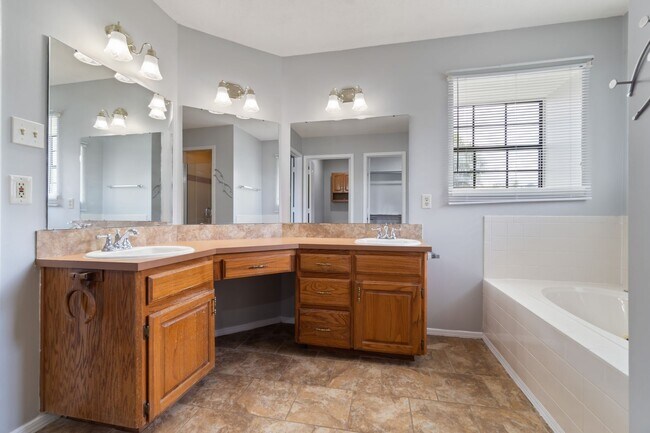 Building Photo - 8808 Timberlyn Way