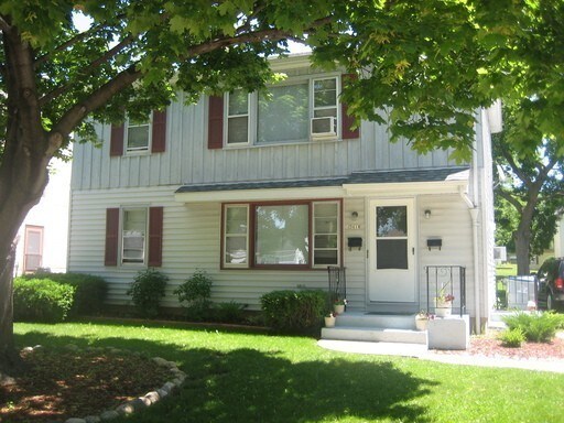 Building Photo - South Side Upper Duplex