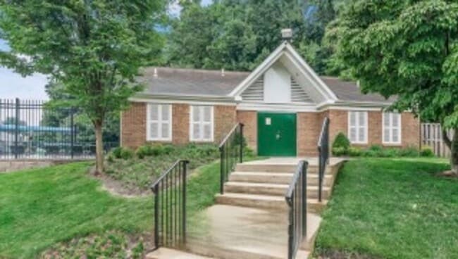 Building Photo - Spacious and Sunlit 2BR/2BA Condo with Por...