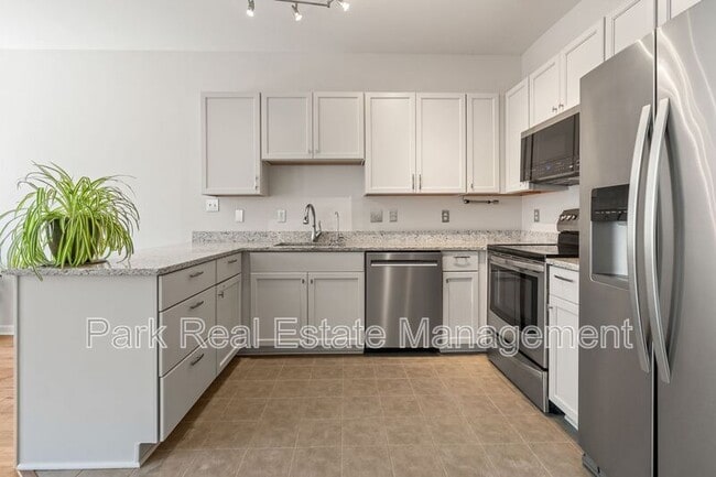 Building Photo - 285 Plaza Dr