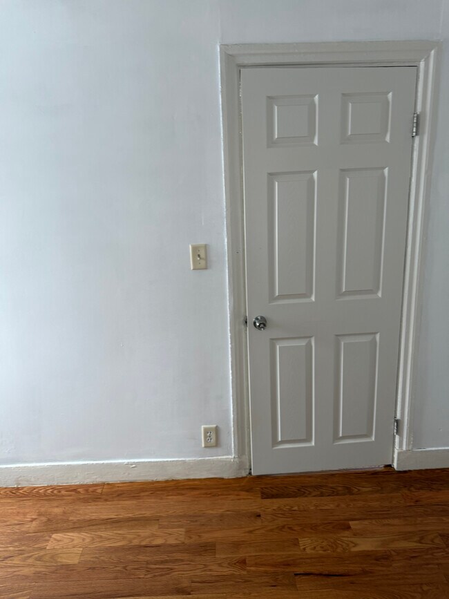 Building Photo - 39 Vinton St