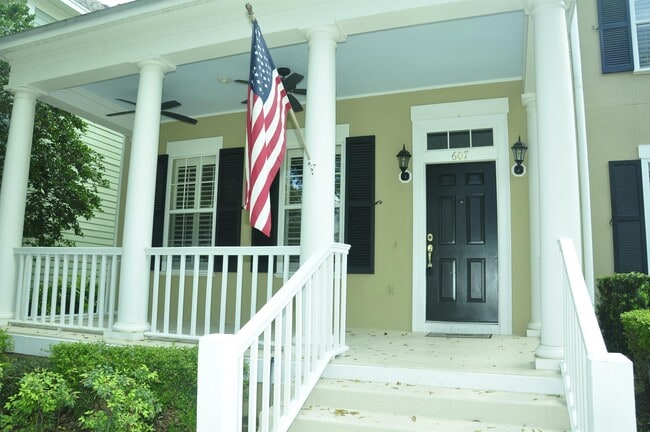 Building Photo - 607 Nadina Pl