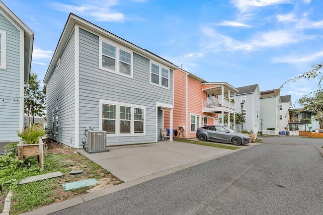 Building Photo - 1658 Indy Dr