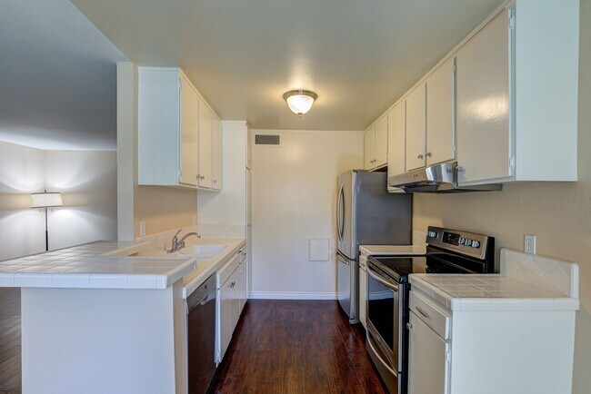 Building Photo - 4558 Willis Ave