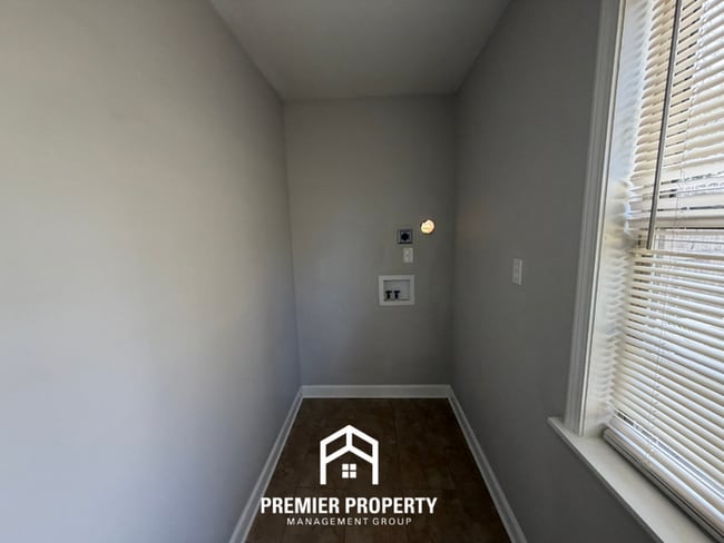 Building Photo - Stunning 3BR Memphis Home with Fenced Backyard & Patio