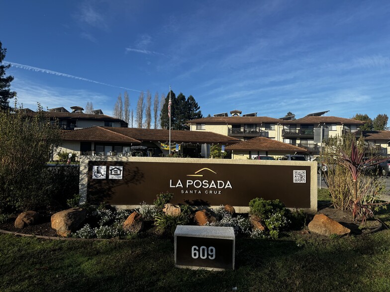 Building Photo - La Posada