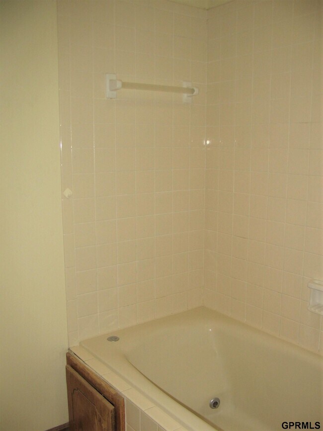 Building Photo - 303 Pierce St