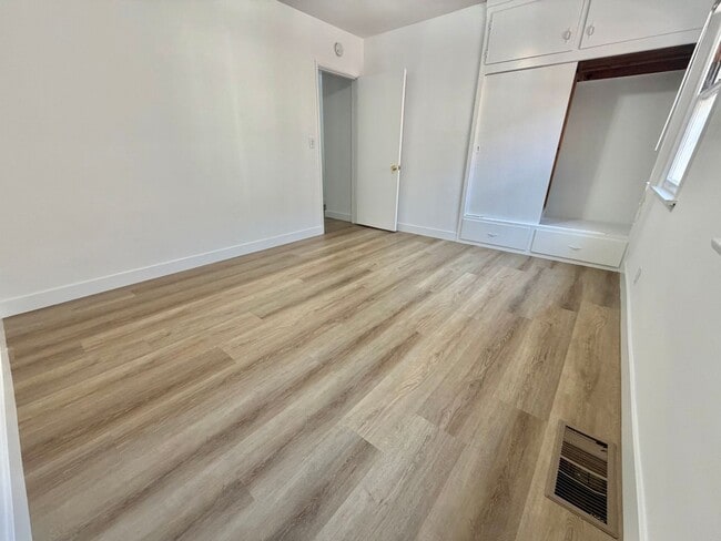 Building Photo - Spacious 3BD Manhattan Beach Home with Brand New Flooring, Large Den & 2-Car Garage