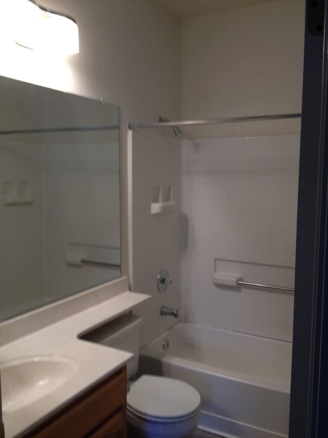 Building Photo - Charming Folsom Cluster Home Community near Oak Ave & East Bidwell