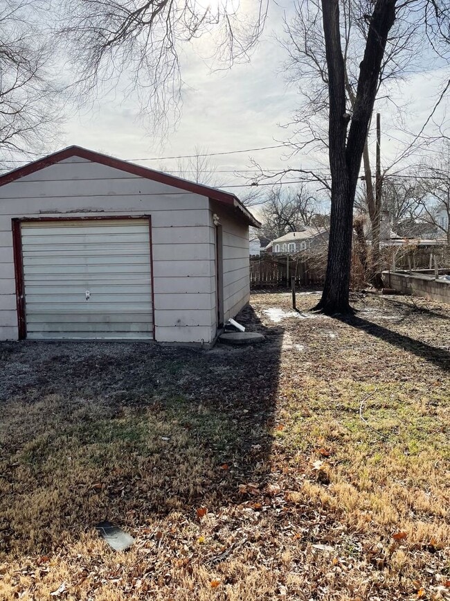 Building Photo - 2 bedroom home in great neighborhood
