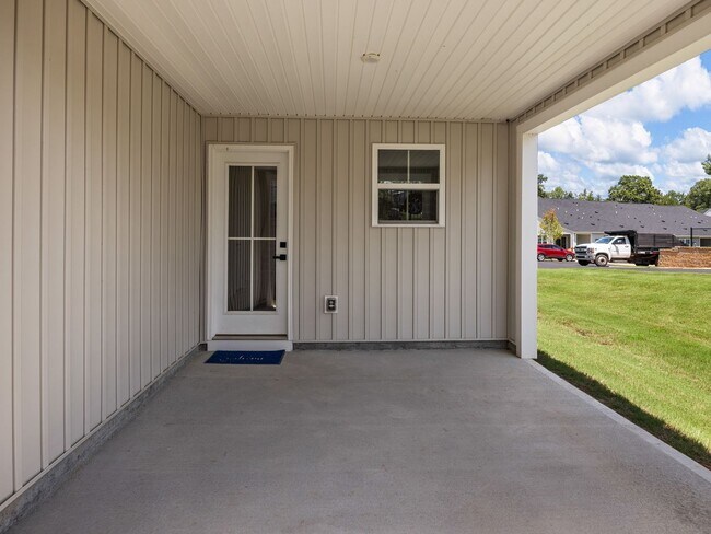 Building Photo - Move In Special - Greenville Dream Townhome: Modern 3 BR, 2.5 BA Steps from the Swamp Rabbit Trai...