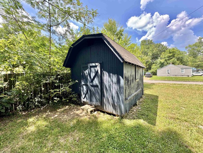 Building Photo - 1711 Coleen Rd