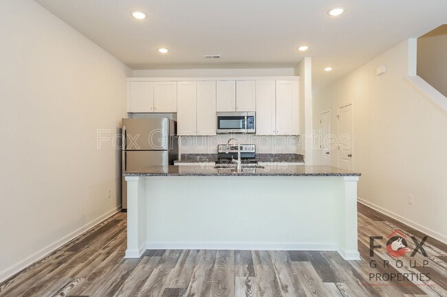 Building Photo - 108 Blakeslee Ct