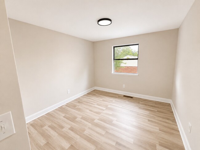 Building Photo - 599 Ashwood Rd