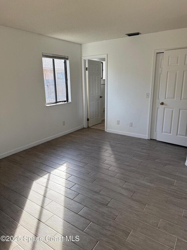 Building Photo - 4345 Westlake Dr