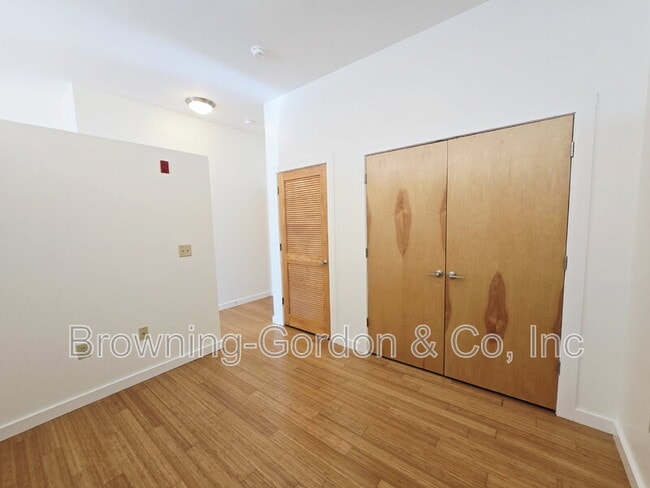 Building Photo - 1706 18th Ave S