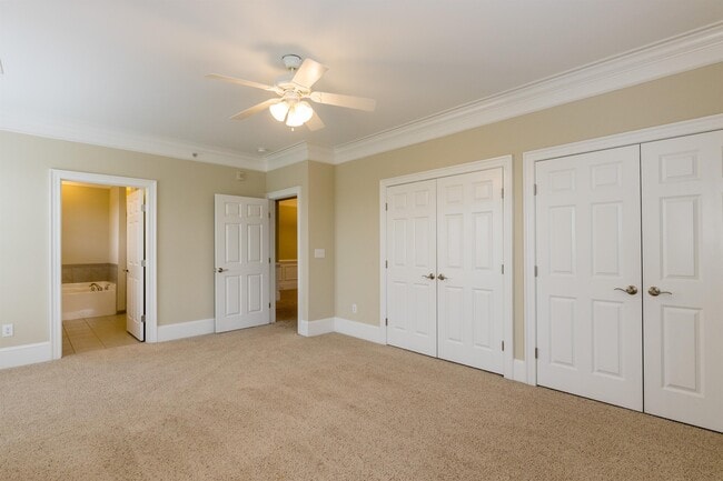Building Photo - 821 Waterford Lake Dr