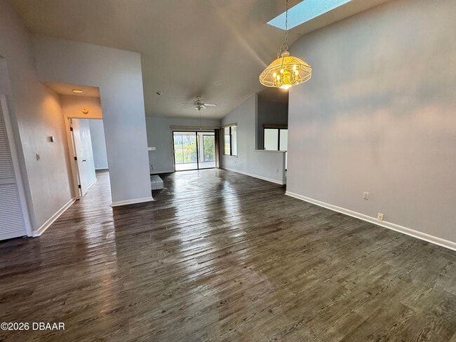 Building Photo - 1921 Sprucewood Way