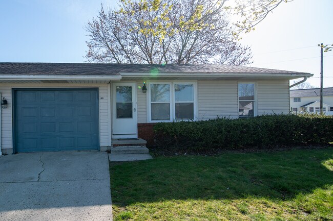 Building Photo - 152 Pierre Pl