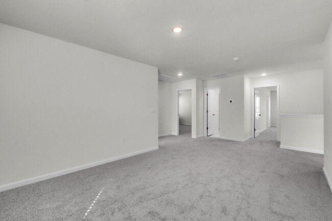 Building Photo - Modern 4BR Home with Loft & 2.5 Baths in W...