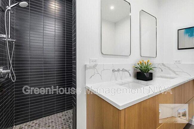 Building Photo - 842 SE 8th St