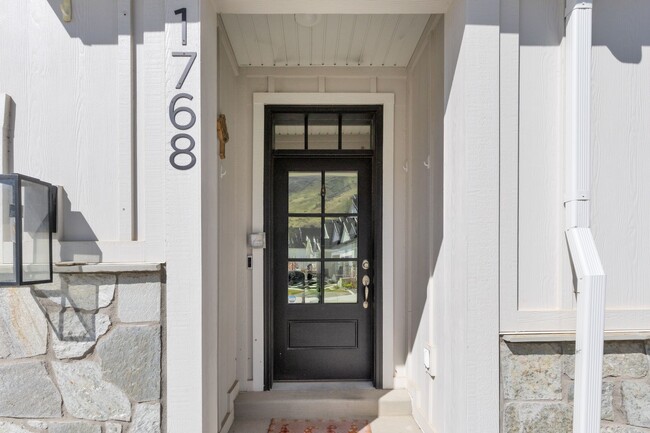 Building Photo - **Charming Home in Provo, UT 84401 – Avail...