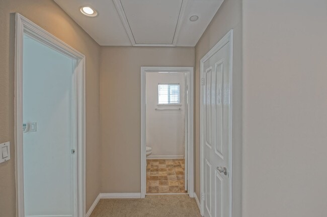 Building Photo - BEAUTIFUL, BRIGHT & AIRY, 3BR2.5BA TOWNHOME ON THE WESTERN-MOST CORNER/END OF THE EXCLUSIVE 1800 ...